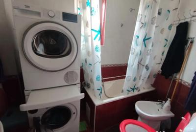 Casă cu 3 camere cu Canalizare în Florilor - 3