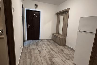 Garsonieră decomandată în Titan