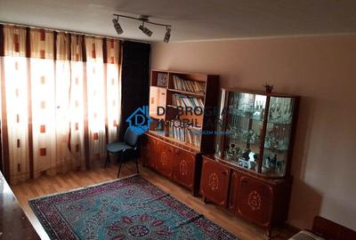 Apartament cu 3 camere decomandat, mobilat în E3