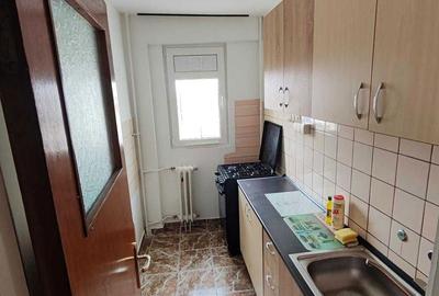 Apartament cu 2 camere semidecomandat în Berceni