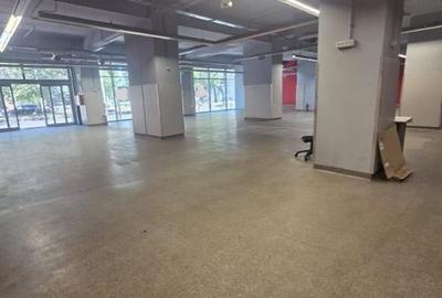 Piata Victoriei 638 mp vitrina 18 m vizibilitate buna - 2