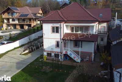 Casă cu 8 camere cu Teren 1500 Mp în Central - 20