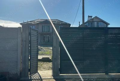 Casă cu Teren 1200 Mp în Central - 1