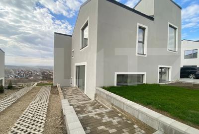 Casa pe calcan cu priveliste deschisa si compartimentare deosebita - 16