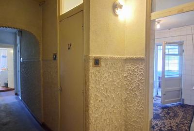 Apartament cu 3 camere decomandat în - 4