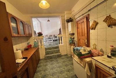 Casa 12 camere, Triaj - 9