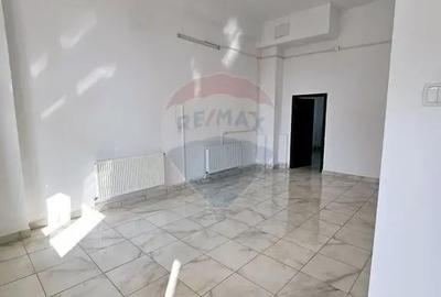 Spațiu comercial, de 40 mp, în 1 Mai - 10