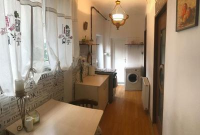 Casă cu 2 camere decomandat în Central - 2