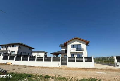 Casă cu 5 camere cu Teren 490 Mp în Păulești