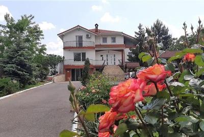 Casă individuală cu 8 camere în Mineri