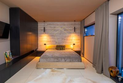 Casă individuală cu 7 camere cu Canalizare în Dumbrăvița - 11