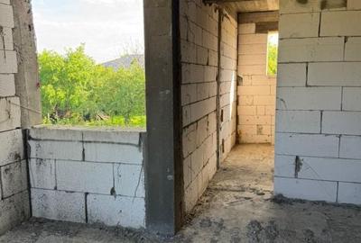 Casă cu 6 camere cu Teren 450 Mp în Malu Mare - 4