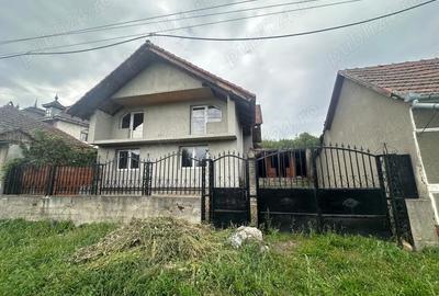 Casă cu 5 camere cu Teren 700 Mp în Tinca - 1