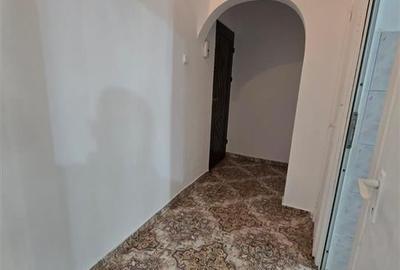 Etajul 2 - Alexandru - Aleea Basarabi , 2 camere semidecomandat, liber - 3