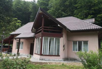 Casă cu 4 camere în Central - 3