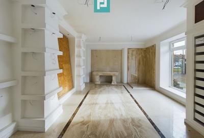Spațiu comercial, de 50 mp, în Central - 11