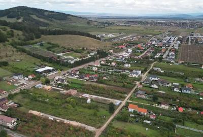 Teren de 1350 mp, în Sânpetru - 3