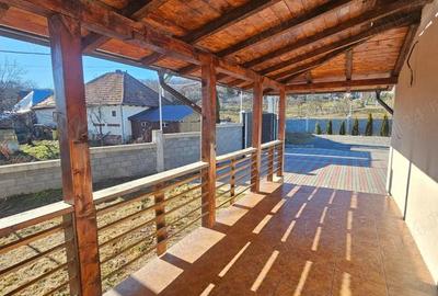 Casă cu 5 camere în Dobrotu - 2