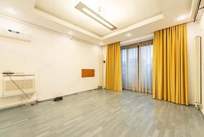 Casă cu 8 camere cu Teren 100 Mp în Titulescu - 4