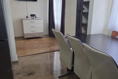 Apartament cu 3 camere decomandat în Spitalul Județean