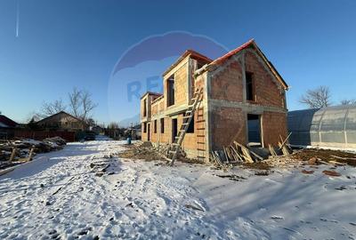 Casă cu 4 camere cu Teren 250 Mp în Central - 8