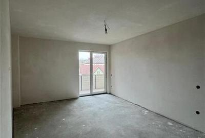 Apartament cu 4 camere semidecomandat în Iris