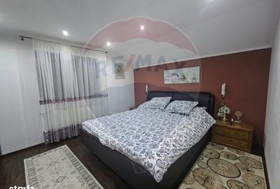 Casă cu 7 camere cu Teren 350 Mp în Central - 11