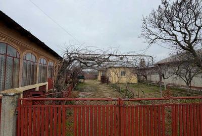 Casă cu 3 camere în Central - 1