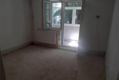 3 camere , etaj 1,, Independentei bloc nou ,Liber - 2