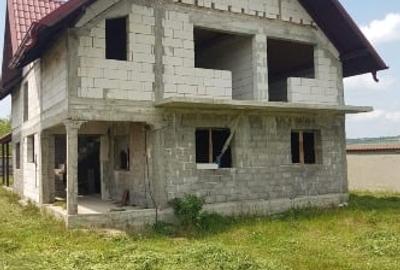 Casă individuală cu 5 camere cu Teren 2500 Mp în Răucești - 1