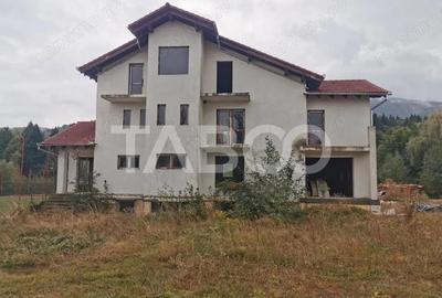 Spațiu comercial, de 480 mp, în Stațiunea Climaterică Sâmbăta - 2