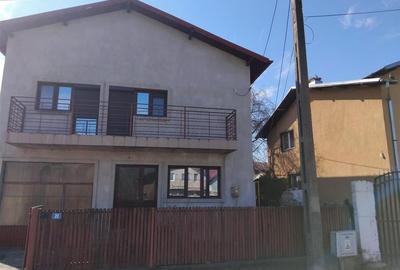 CASA ROMANESTI  5 CAMERE