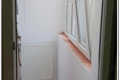 Apartament cu 3 camere semidecomandat în Moșilor