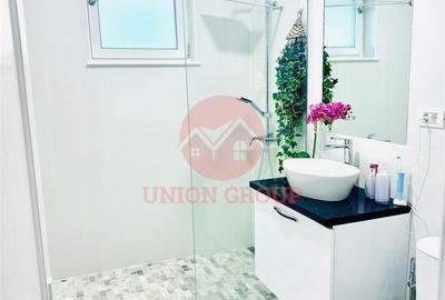 Casă cu 4 camere în Lumina