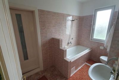 Casă cu 4 camere în Central - 2