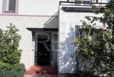 Casă cu 4 camere cu Canalizare în Central