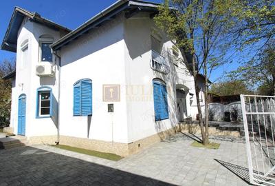 Casă cu 4 camere cu Teren 700 Mp în Lipovei
