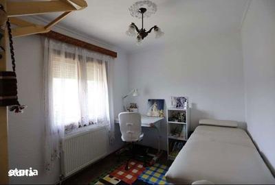 Casă cu 4 camere cu Teren 1400 Mp în Răucești - 4