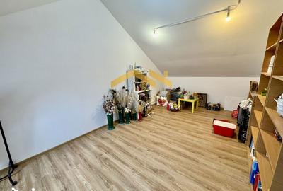 Casă cu 5 camere cu Teren 430 Mp în Sânmihaiu Român - 10