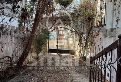 Casa in centrul istoric cu spatiu comercial si parcare proprie Zona 0 - 6