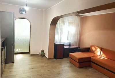 Apartament cu 3 camere decomandat în Micro 16