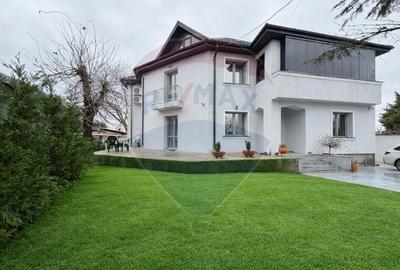 Casă cu 7 camere cu Teren 605 Mp în Snagov