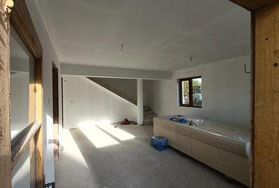 Casă cu 4 camere cu Teren 500 Mp în Brebu - 7