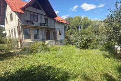 Casă cu 7 camere cu Teren 900 Mp în Central - 9