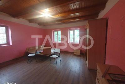 Casă cu 2 camere cu Teren 87 Mp în Părău