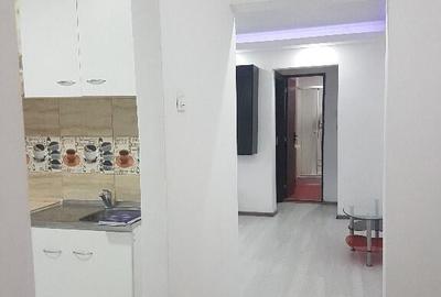 Apartament trei camere, semimobilat, renovat frumos, etaj 3, Mioritei - 12