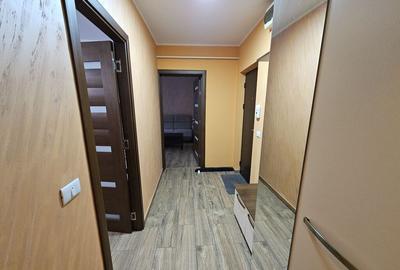 Inchiriez apartament cu doua camere, decomandat, in Micro 20 Inchiriez apartament cu doua camere, decomandat, in Micro 20 - 4