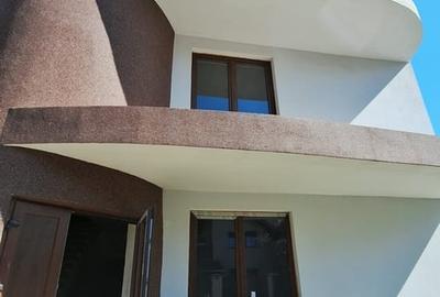 Casă cu 9 camere cu Teren 375 Mp în Titan - 12