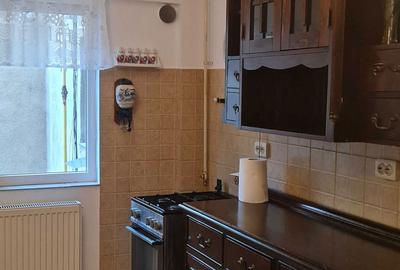 Apartament cu 3 camere semidecomandat în Careiului