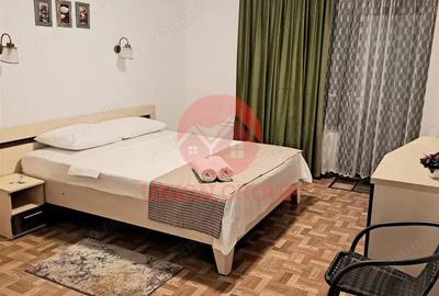 Casă cu 10 camere cu Teren 394 Mp în Central